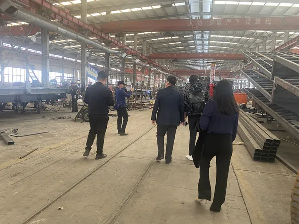 As compras de clientes da Malian usaram caminhões de despejo para aumentar a eficiência do transporte de construção