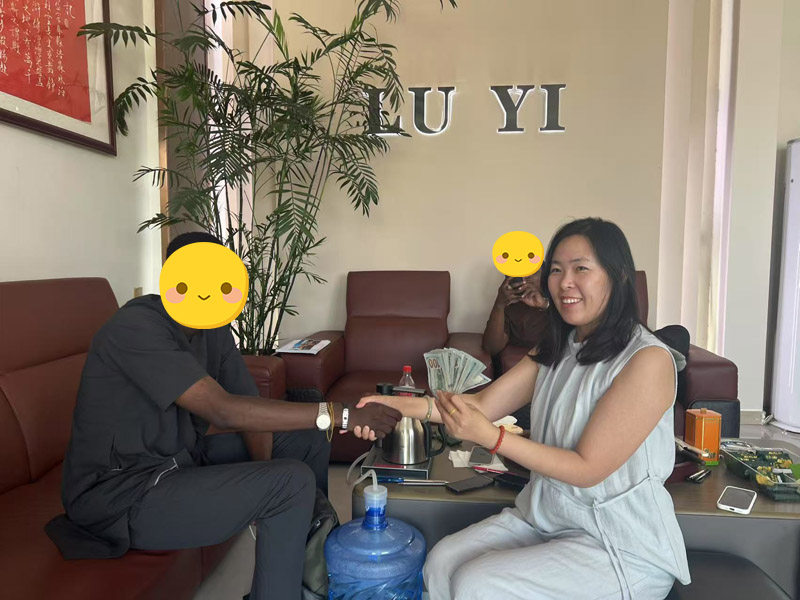 Nigerian customers visited LuYi and signed a contract, inaugurating a new chapter in semi  trailer cooperation.