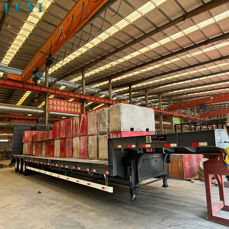 Clientes sauditas realizam inspeção no local da fábrica Luyi e finalizam a compra de semirreboques planos de 3 eixos