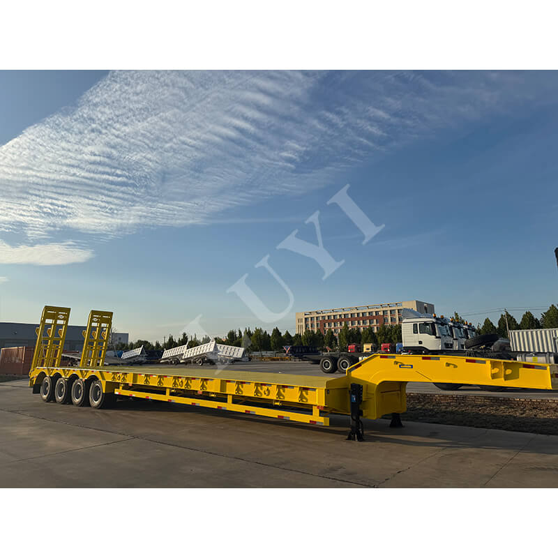 Concentre-se nos mercados externos! Semirreboques planos tipo pescoço de ganso Luyi de 4 eixos entregues com sucesso a clientes sul-africanos