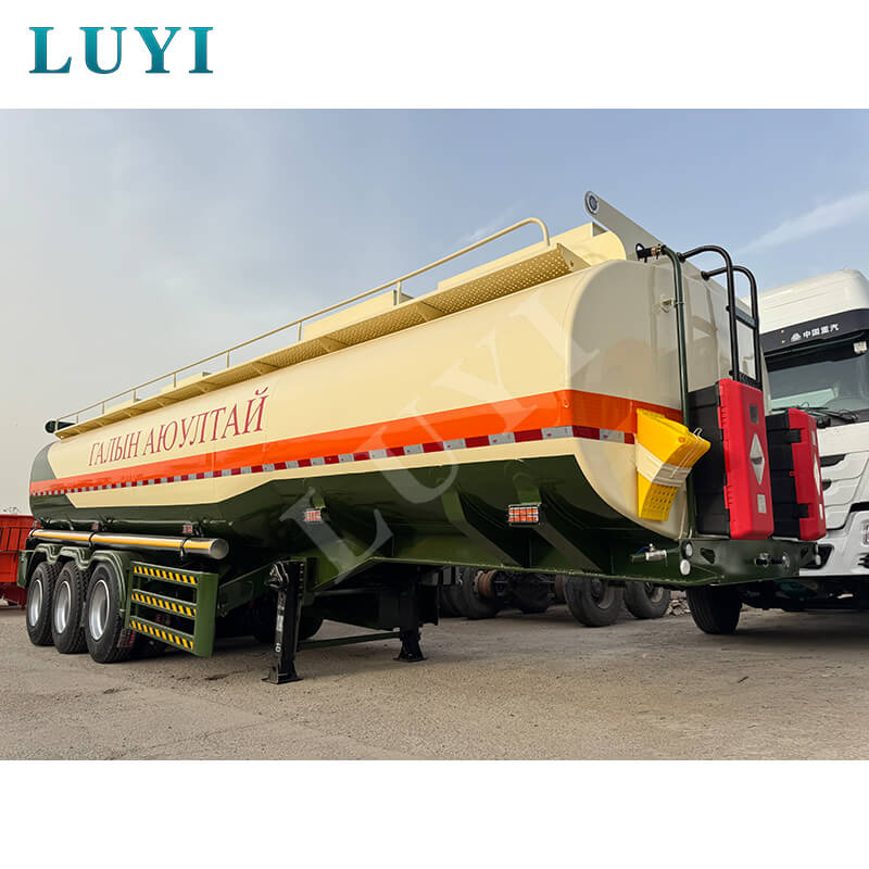 Semirreboques tanque de petróleo de 3 eixos personalizados enviados para a Mauritânia para fortalecer a linha de segurança do transporte de energia