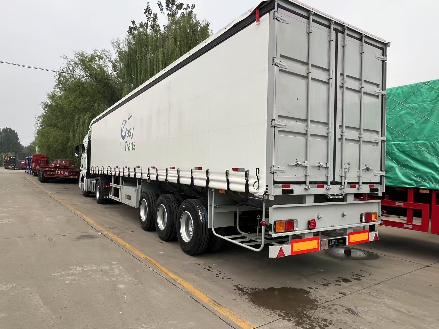 Reboques com cortina lateral: a solução inteligente para a logística em evolução do Marrocos