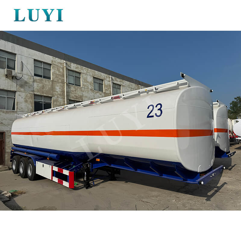 Semirreboque tanque de óleo com 3 eixos e 45.000 litros e 5 compartimentos