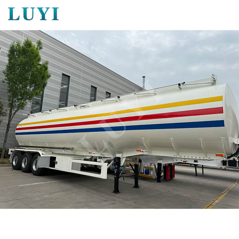 Semi-reboque tanque de óleo de 3 eixos, 50.000 litros e 7 compartimentos Semi-reboque tanque de óleo de 3 eixos, 50.000 litros e 7 compartimentos