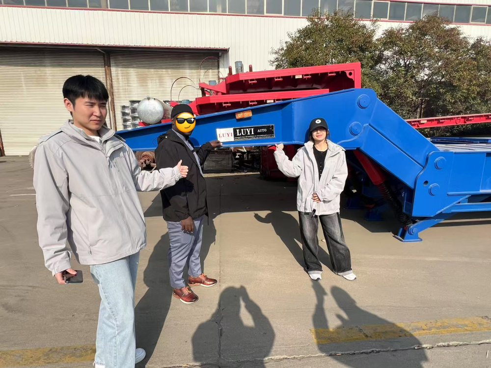 Como a Luyi Auto ajudou um cliente nigeriano a atualizar o transporte de equipamentos pesados ​​com semi-reboques baixos personalizados