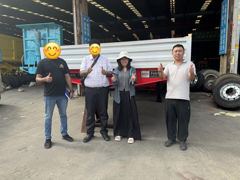 Cliente de logística do Cazaquistão visita a Luyi Auto e encomenda três semirreboques personalizados de parede lateral de 2 eixos Cliente de logística do Cazaquistão visita a Luyi Auto e encomenda três semirreboques personalizados de parede lateral de 2 eixos