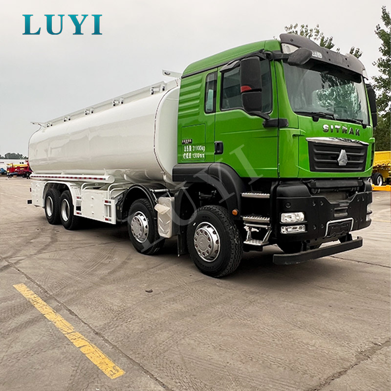 Caminhão-tanque de combustível de aço carbono Sinotruk SITRAK 8×4 30000L